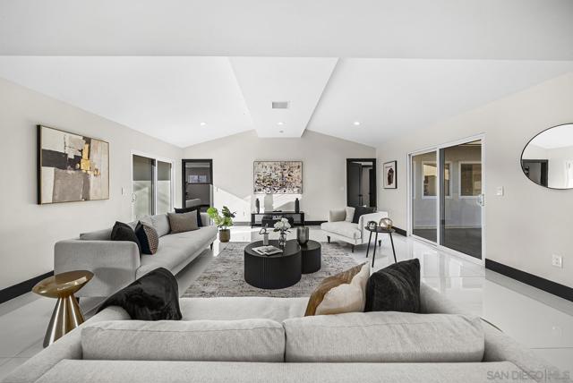 11388 Lorena Ln, El Cajon CA: https://media.crmls.org/mediaz/98305730-c800-4ff0-a79f-dd5d03d3829b.jpg