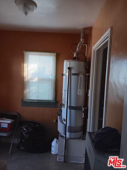 701 W 112th Street, Los Angeles CA: https://media.crmls.org/mediaz/983091ec-9553-4c68-9dd1-b8c926a216e3.jpg