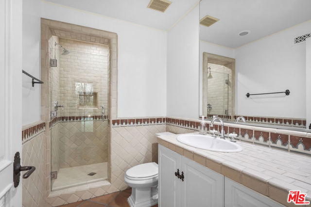 18414 Corazon Circle, Tarzana CA: https://media.crmls.org/mediaz/98311a9c-9575-4144-b944-50d630f90a15.jpg