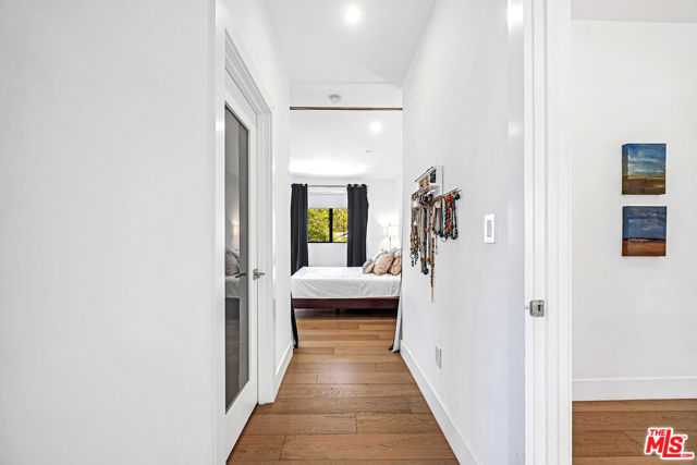 4841 Minden Place, Los Angeles CA: https://media.crmls.org/mediaz/9831647d-ac30-4491-a4f3-0b29df3910fe.jpg