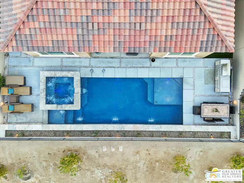 https://media.crmls.org/mediaz/98318fdd-3548-473c-9fb4-0db50533e4c3.jpg?preset=X-Large