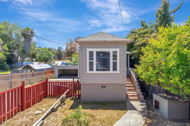 9065 67 Lemon St, Spring Valley CA: https://media.crmls.org/mediaz/9831af69-cf25-47a2-b196-b0013b488767.jpg