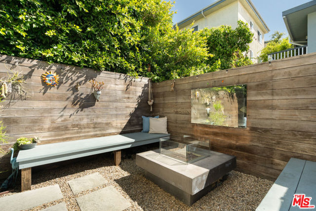 420 Pacific Street, Santa Monica CA: https://media.crmls.org/mediaz/9831c6e1-149b-4d66-98ef-dd989e8d5a57.jpg