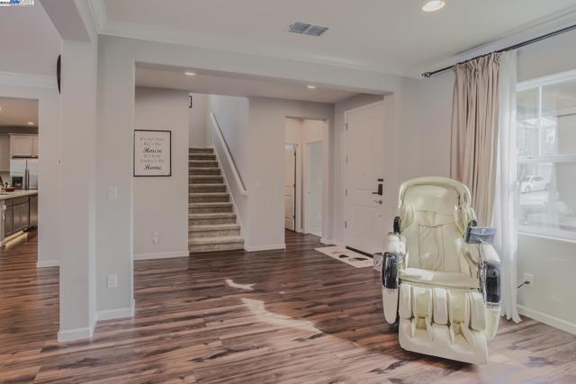 2239 Jessica Way, Tracy CA: https://media.crmls.org/mediaz/98320381-629b-41fa-a3fe-e59f36c06af0.jpg
