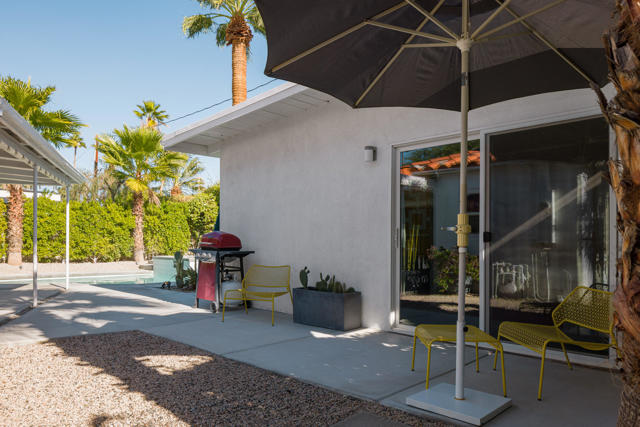 748 N Calle Rolph, Palm Springs CA: https://media.crmls.org/mediaz/98322a23-3bf7-4eed-8846-b6f24f196e21.jpg