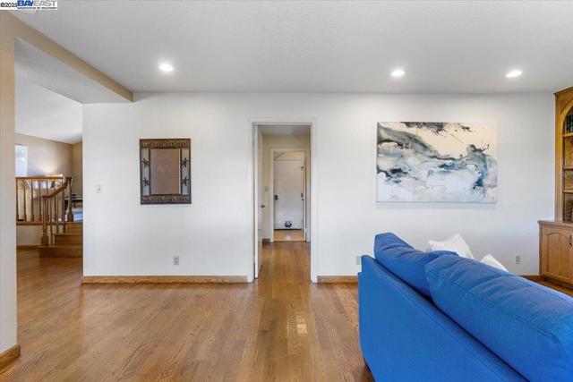 6444 Boone Dr, Castro Valley CA: https://media.crmls.org/mediaz/98323f08-29fc-408d-8178-8705c6321a59.jpg