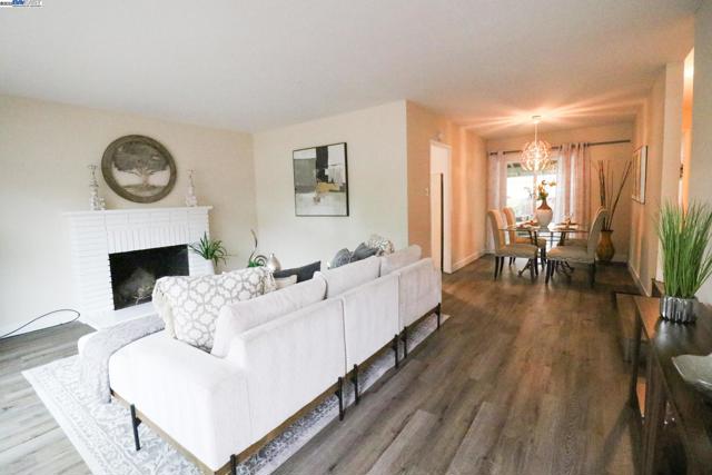 2272 Kelly St, Hayward CA: https://media.crmls.org/mediaz/98328812-e531-4873-933e-2115fb8ca9b5.jpg