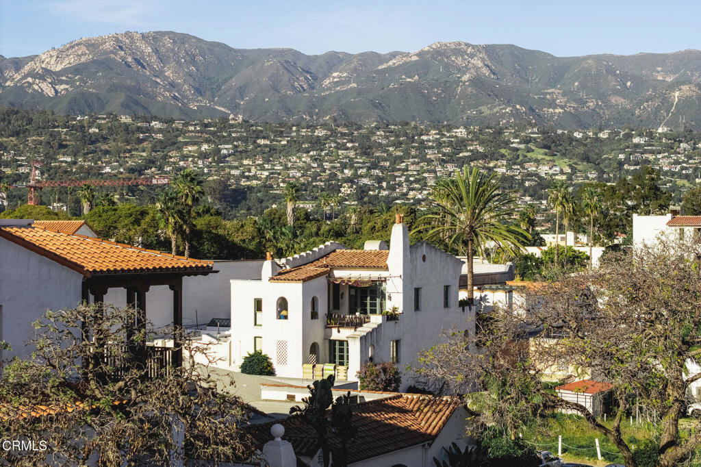 https://media.crmls.org/mediaz/98329e4a-d898-43bd-9c6e-60cc80d4cfee.jpg?preset=X-Large