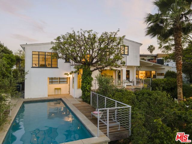 2500 Carman Crest Drive, Los Angeles CA: https://media.crmls.org/mediaz/98330312-a154-4eeb-b855-b018b5d49aaa.jpg