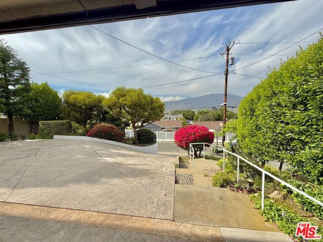 8554 Day Street, Sunland CA: https://media.crmls.org/mediaz/98338552-7d4e-4bd1-9b9c-93b42b0f1746.jpg