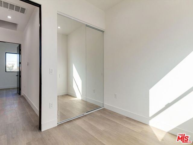 2817 S Redondo Boulevard, Los Angeles CA: https://media.crmls.org/mediaz/98338c66-e209-4a12-8481-c0d017c07787.jpg