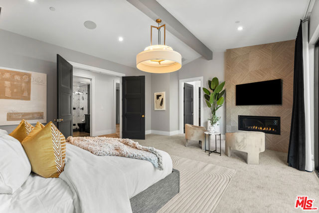 17401 Rancho Street, Encino CA: https://media.crmls.org/mediaz/9833e35d-a619-4528-b914-93630988ee0a.jpg