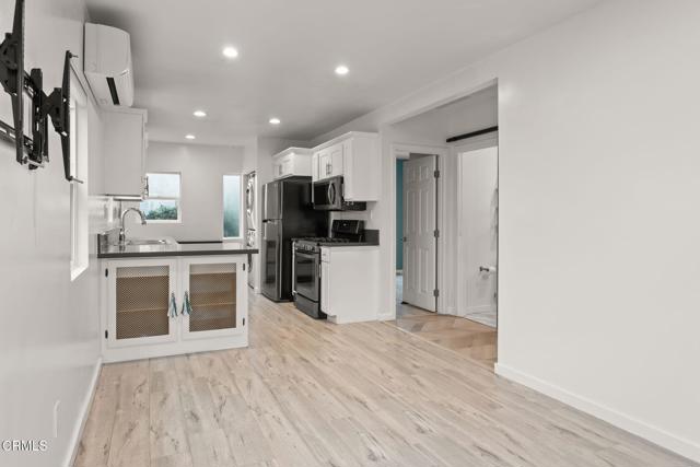 Detail Gallery Image 6 of 31 For 1047 E Brenner Pl, Long Beach,  CA 90813 - 2 Beds | 1 Baths