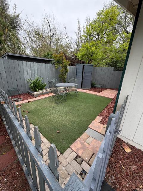 Detail Gallery Image 4 of 11 For 227 Robelini Dr a,  Vista,  CA 92083 - 2 Beds | 1 Baths