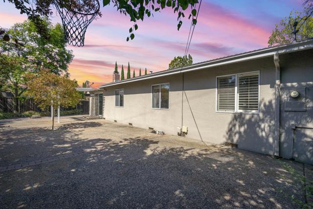 1655 Kennard Way, Sunnyvale CA: https://media.crmls.org/mediaz/9834a401-b978-4b06-89b7-866393a5c010.jpg