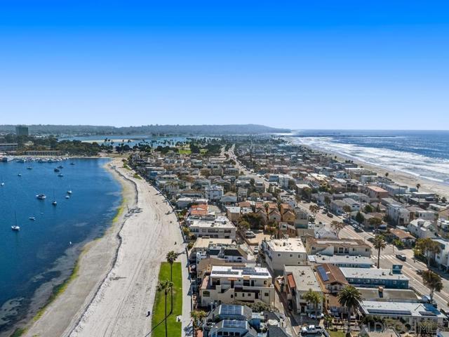 814 Kingston Ct, San Diego CA: https://media.crmls.org/mediaz/9834ab64-bafb-4d15-9e0d-c2c60b2dce27.jpg