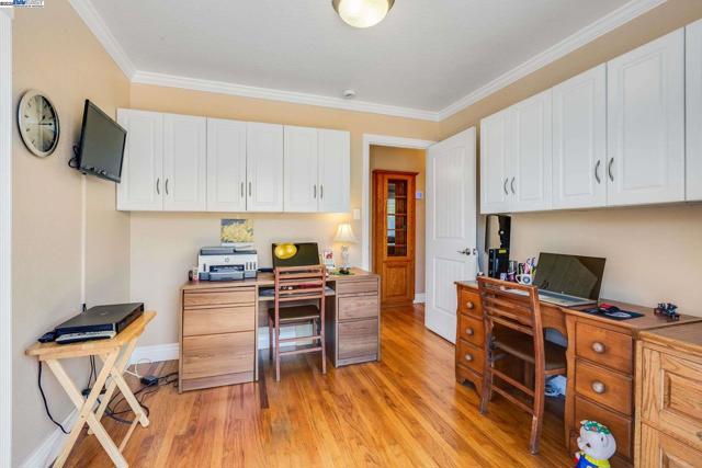 2515 Crystal Dr, Santa Clara CA: https://media.crmls.org/mediaz/983557e2-297e-4448-80f7-e03c8a8c3dc5.jpg