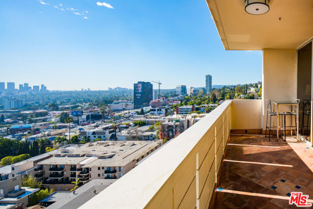 8787 Shoreham Drive, West Hollywood CA: https://media.crmls.org/mediaz/98356956-a744-4fb4-a011-22c092f3d46b.jpg