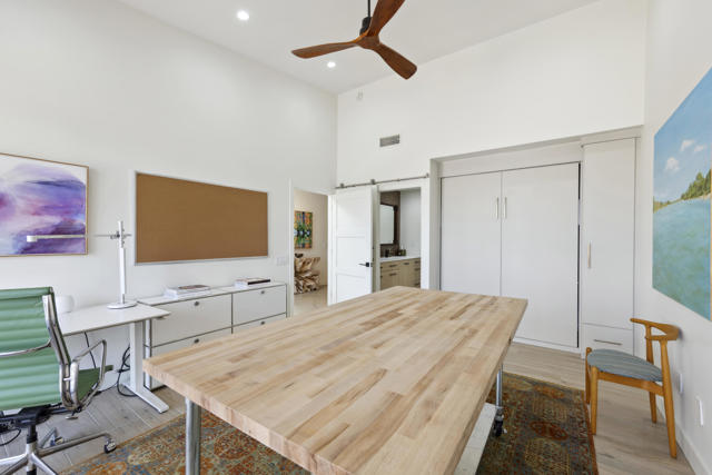 44970 Desert Horizons Drive, Indian Wells CA: https://media.crmls.org/mediaz/98356ccc-0021-4462-9443-eb527503e398.jpg