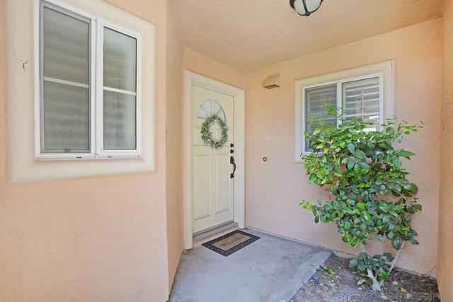 731 Edgewater Dr, Chula Vista CA: https://media.crmls.org/mediaz/98357361-68c3-40a6-a9e8-cb63cc64c398.jpg
