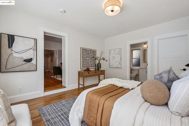 6426 Benvenue Ave, Oakland CA: https://media.crmls.org/mediaz/983581a3-d21f-40f8-b742-9bea30f59582.jpg