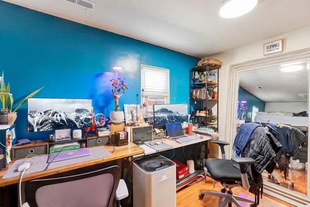 264 N 34th Street, San Jose CA: https://media.crmls.org/mediaz/9835baf2-1c83-4374-99f7-09a1e707cbaf.jpg