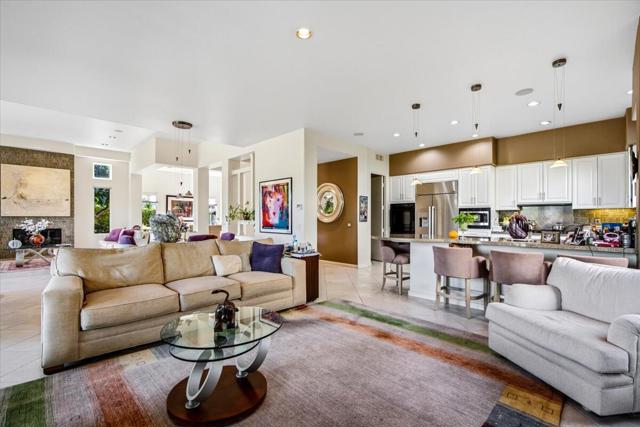 384 Tomahawk Drive, Palm Desert, CA 92211