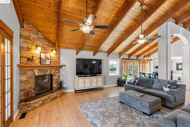 1600 Eden Plains Rd, Brentwood CA: https://media.crmls.org/mediaz/98361a0d-789a-4df1-9ca1-9a5a95a2b5ee.jpg