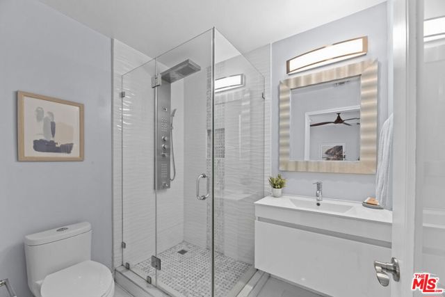 5711 W 18th Street, Los Angeles CA: https://media.crmls.org/mediaz/98374e73-0290-4089-a545-f22a22ae4091.jpg