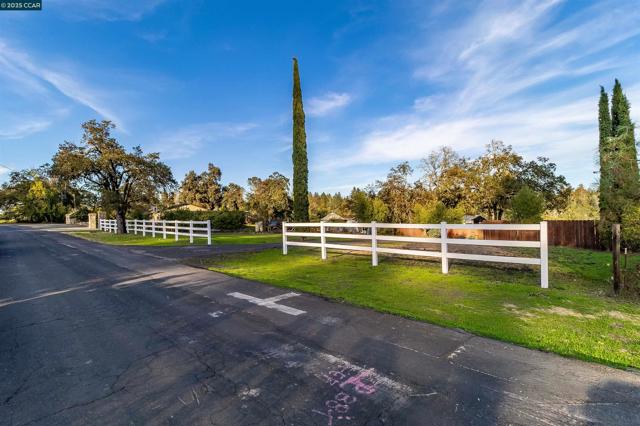 80 Diogenes Dr, Angwin CA: https://media.crmls.org/mediaz/98376add-c214-4276-87d8-38fa657b9d44.jpg