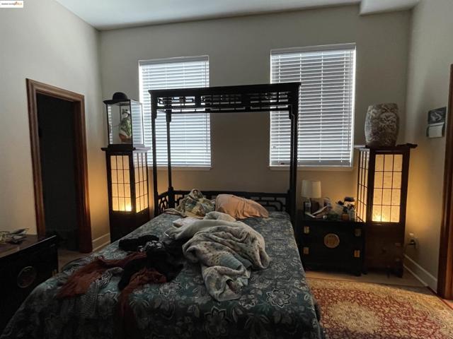 290 Park View Terrace, Oakland CA: https://media.crmls.org/mediaz/98377537-0480-4a20-9be3-f22f63d7d2d5.jpg