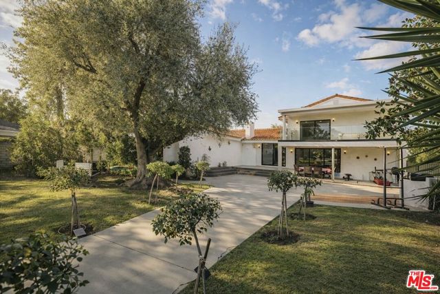 18912 Pasadero Drive, Tarzana CA: https://media.crmls.org/mediaz/9837865d-1b2e-48ec-aea8-b8c2c99c4545.jpg