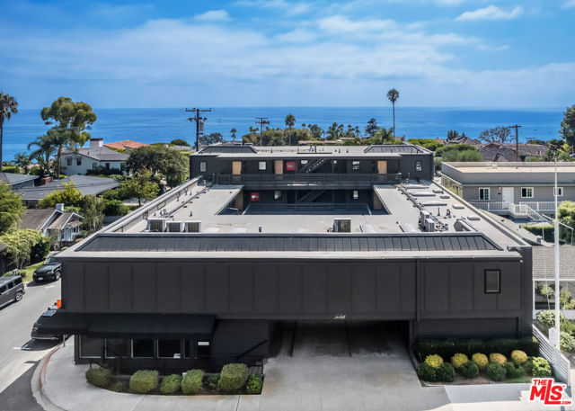 1105 N Coast Highway, Laguna Beach CA: https://media.crmls.org/mediaz/9837ac33-8321-442c-95ac-37e2c1d6094f.jpg