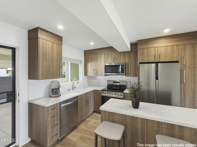 Detail Gallery Image 12 of 51 For 61 B Redwood Ave, Ventura,  CA 93003 - 2 Beds | 1 Baths