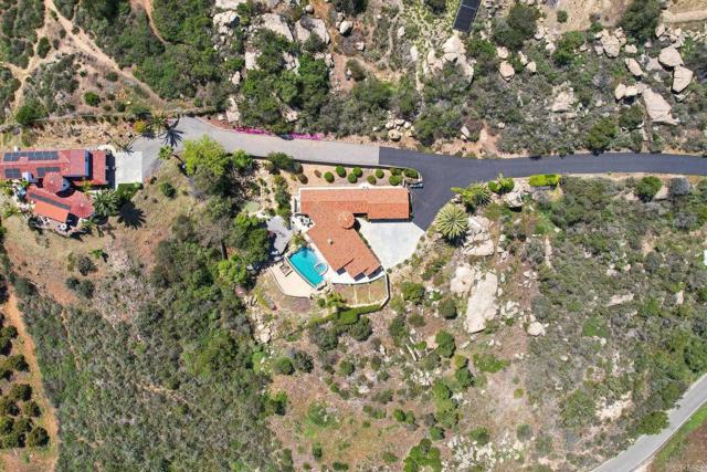 944 Rainbow Crest Road, Fallbrook CA: https://media.crmls.org/mediaz/98383dac-cd53-41e8-96a9-dcef3009aeac.jpg
