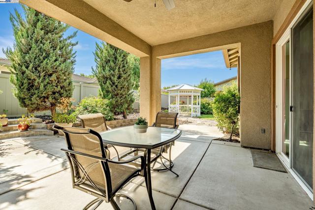 2453 Gardenstone Pl, Manteca CA: https://media.crmls.org/mediaz/983857d6-02f6-4d29-89af-27f23d09668d.jpg