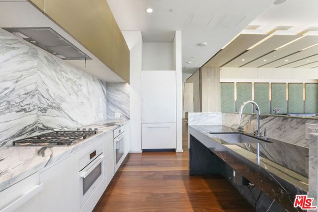 889 Francisco Street, Los Angeles CA: https://media.crmls.org/mediaz/9838b7b0-998f-4ec3-afec-9e96e234f45a.jpg