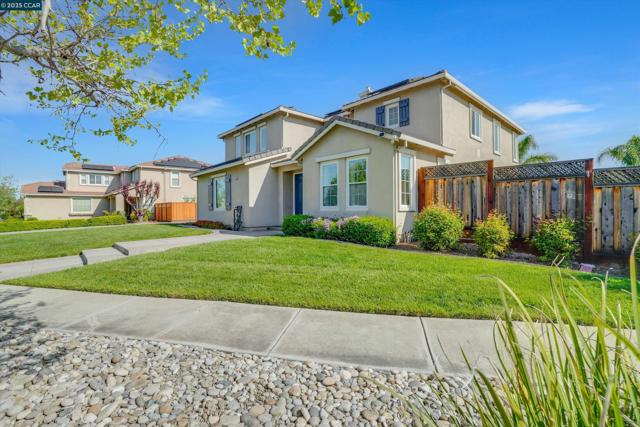 2121 Bluffs Dr, Livermore CA: https://media.crmls.org/mediaz/9838bea3-0308-4f6b-81a8-bc0a211c7a5f.jpg