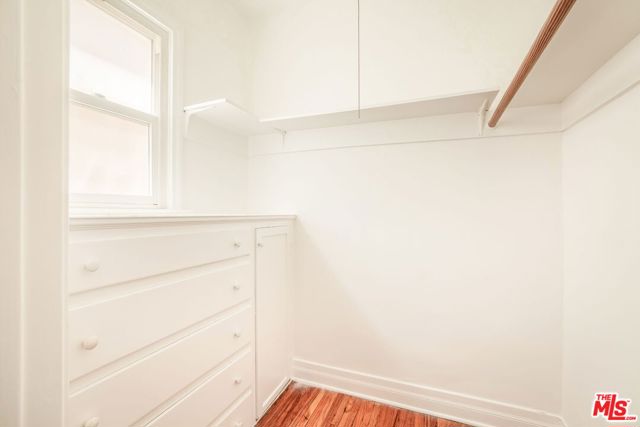 842 S Sycamore Avenue, Los Angeles CA: https://media.crmls.org/mediaz/9838d555-3f7c-4cd7-acbb-dc354d4e868f.jpg