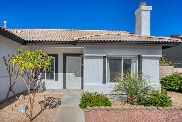 2312 Shannon Way, Palm Springs CA: https://media.crmls.org/mediaz/9839c142-d8f4-4a08-a1ad-d8d852ba440d.jpg