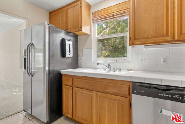 10790 Rose Avenue, Los Angeles CA: https://media.crmls.org/mediaz/983a040d-b70f-4899-8411-9454d7f4887d.jpg