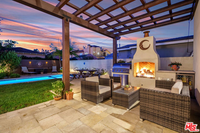 6411 W 85th Street, Los Angeles CA: https://media.crmls.org/mediaz/983a3176-dfda-4ae5-8b06-de54d39ada5f.jpg