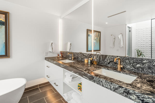 44841 Desert Horizons Drive, Indian Wells CA: https://media.crmls.org/mediaz/983a8304-d527-4881-afbb-5ccf3f1a9eba.jpg