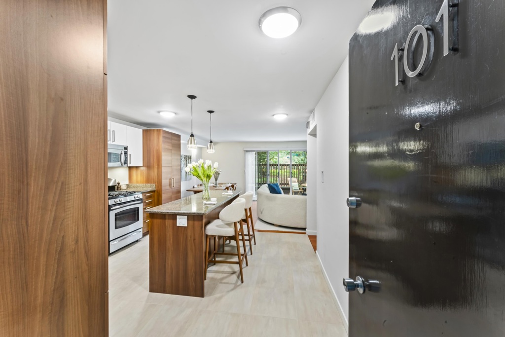 2130 Mountain Blvd #101