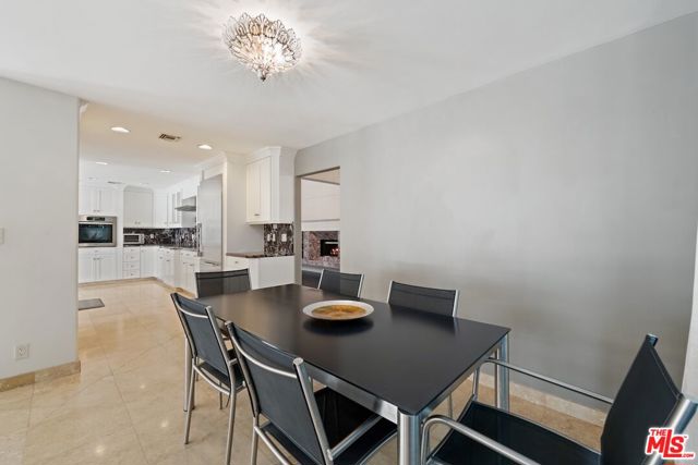 15656 Crownridge Place, Sherman Oaks CA: https://media.crmls.org/mediaz/983c7c4c-88cd-4abf-b930-ffe01e38fd0a.jpg