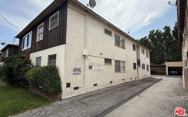 5319 Vantage Avenue, Valley Village CA: https://media.crmls.org/mediaz/983ce1e0-4f96-42e2-9f46-1ff56d170003.jpg