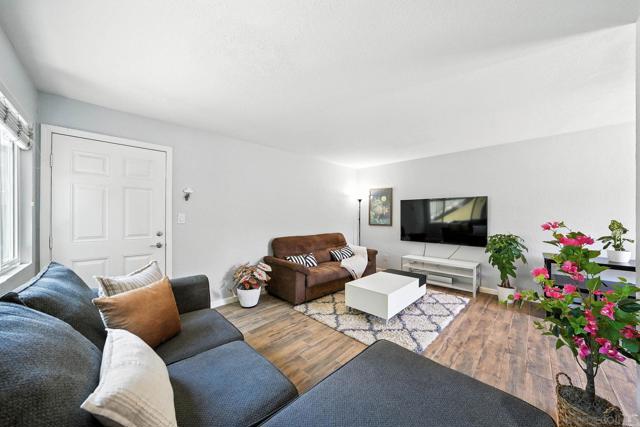 6666 Beadnell Way, San Diego CA: https://media.crmls.org/mediaz/983ceb09-8314-4659-b72d-1b3d49103d14.jpg
