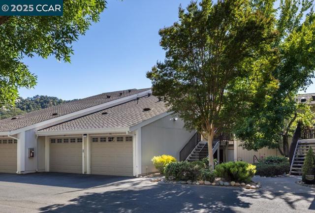 3520 Rossmoor Parkway, Walnut Creek CA: https://media.crmls.org/mediaz/983cf245-538e-4332-863e-35294e6b5ea7.jpg
