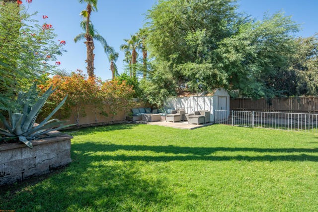 77575 California Drive, Palm Desert CA: https://media.crmls.org/mediaz/983da1ef-4d31-424e-bc0b-8ae20c79436f.jpg