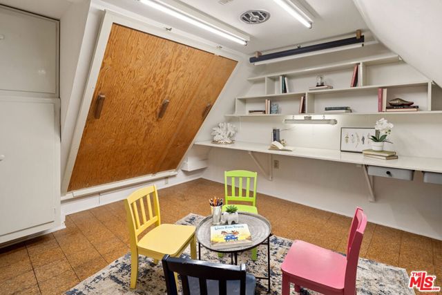 4155 Madison Avenue, Culver City CA: https://media.crmls.org/mediaz/983e0cdb-ea1c-4a94-98bc-0503588fe17b.jpg
